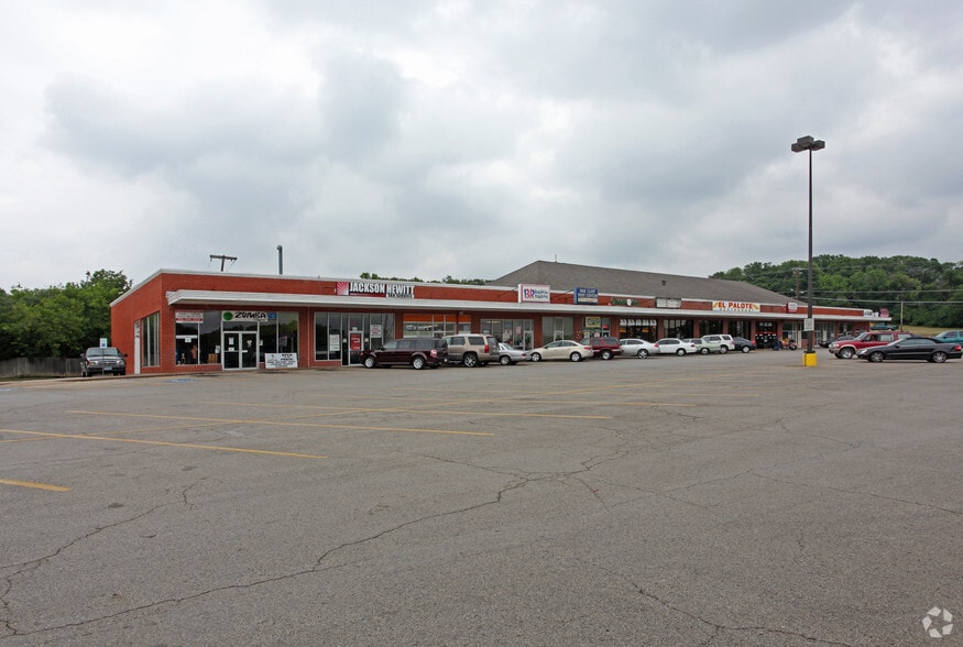 More Photos Of 2401-2443 W Kiest Blvd, Dallas Unknown For Lease