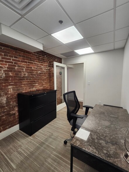More Photos Of 121 W Washington St, Charles Town Office For Lease