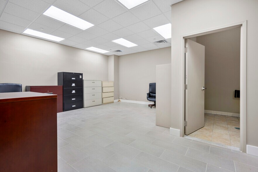 More Photos Of 22 Clinton Ave, Albany Office For Sale