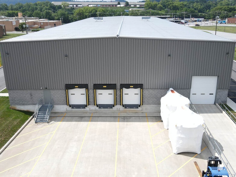 More Photos Of Busser Rd, York Warehouse For Lease