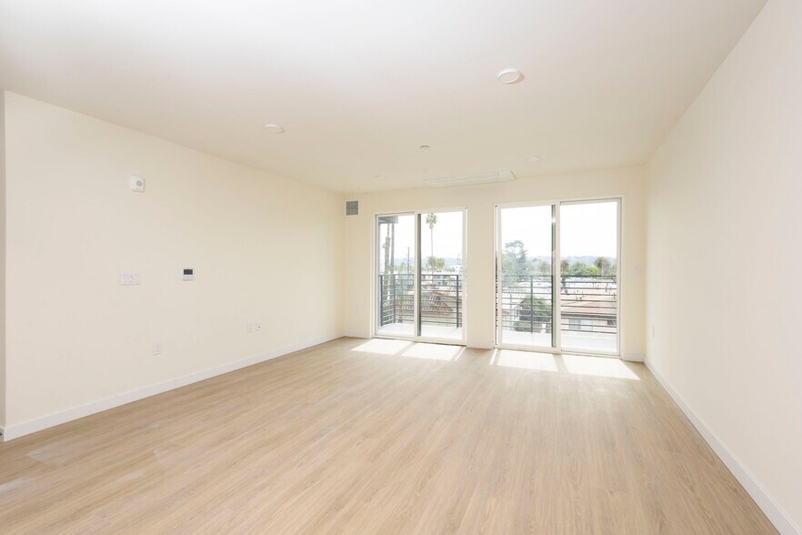 More Photos Of 14629 W Erwin St, Van Nuys Apartments For Sale