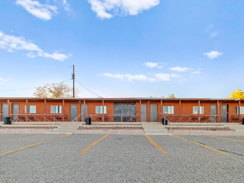 More Photos Of 475 W Main St, Escalante Hotel For Sale
