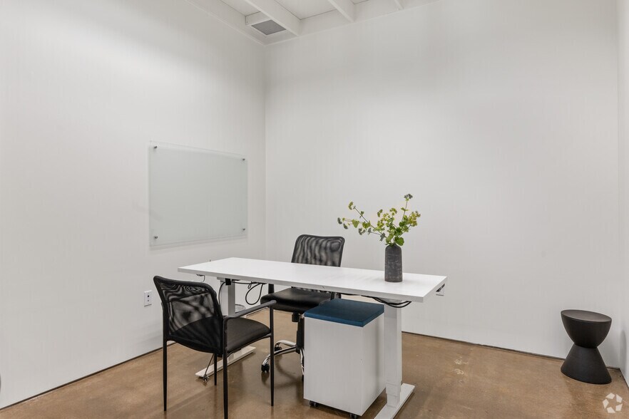 More Photos Of 324 Commons Dr, Birmingham Coworking Space