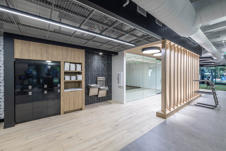 More Photos Of 1501-1507 Lyndon B Johnson Fwy, Dallas Unknown For Lease