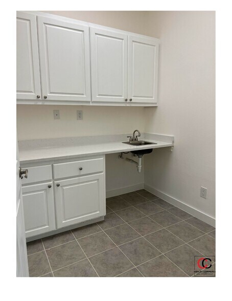 More Photos Of 921 New Hope Dr, Cedar Park Medical For Sale