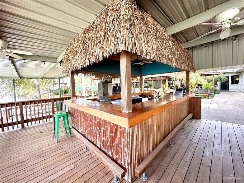 More Photos Of 214 E Chimney Rd, Mission Restaurant For Sale