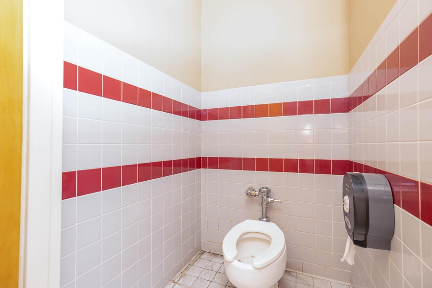 More Photos Of 2081 Mesa Valley Way, Austell Specialty For Sale