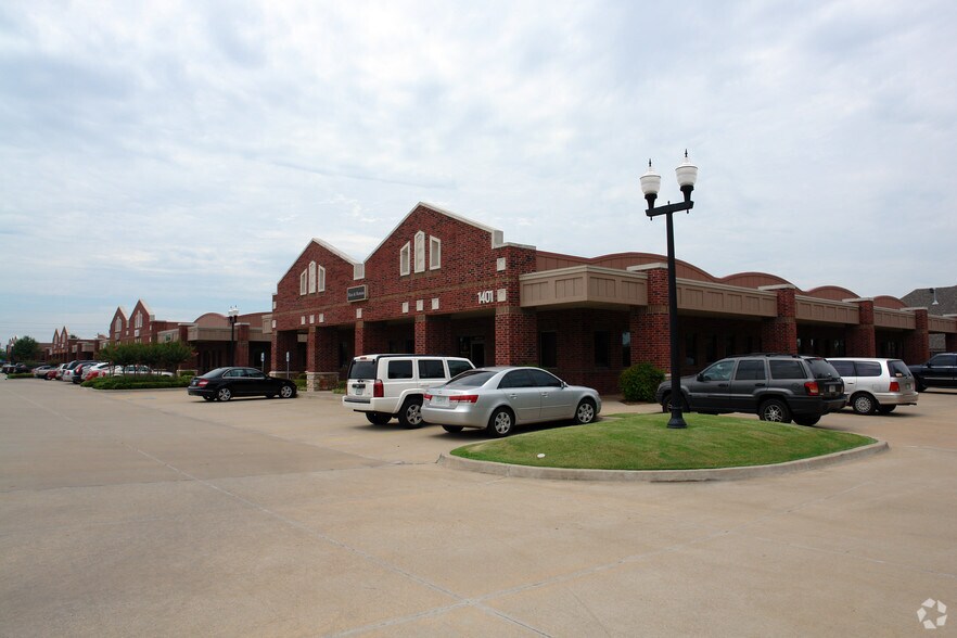More Photos Of 1401 S Douglas Blvd, Midwest City Office For Lease