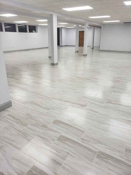 More Photos Of 24724 Lahser Rd, Southfield Office For Sale