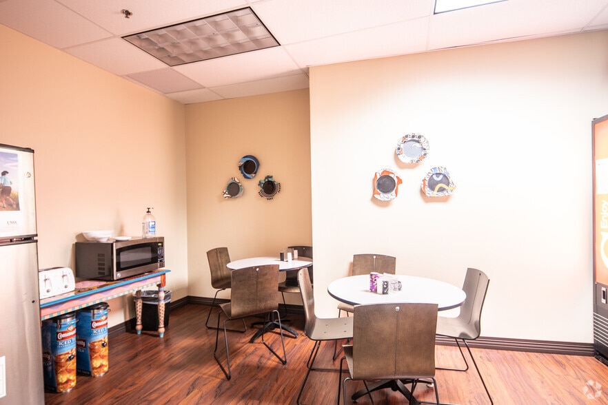 More Photos Of 2701 W Plano Pky, Plano Flex For Lease