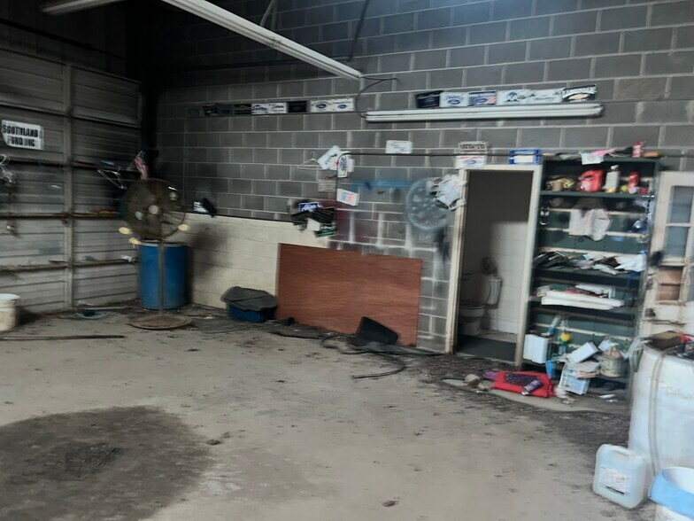 More Photos Of 757 North St, Ashburn Auto Dealership For Sale