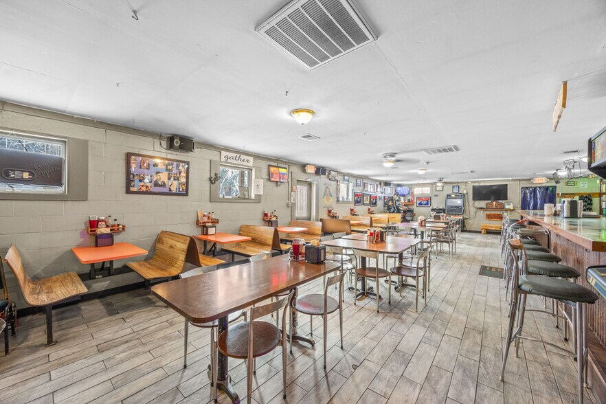 More Photos Of 8773 Goldenrod Ave, Bitely Restaurant For Sale