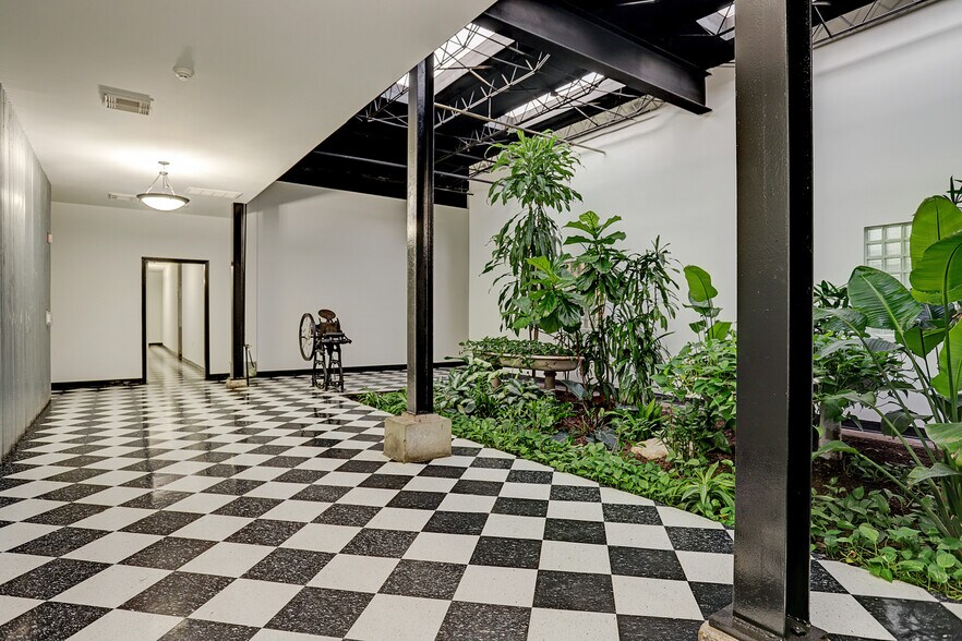 More Photos Of 1210 W Clay St, Houston Loft Creative Space For Lease