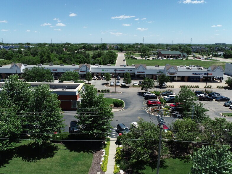 More Photos Of 405 N Eola Rd, Aurora Storefront For Sale