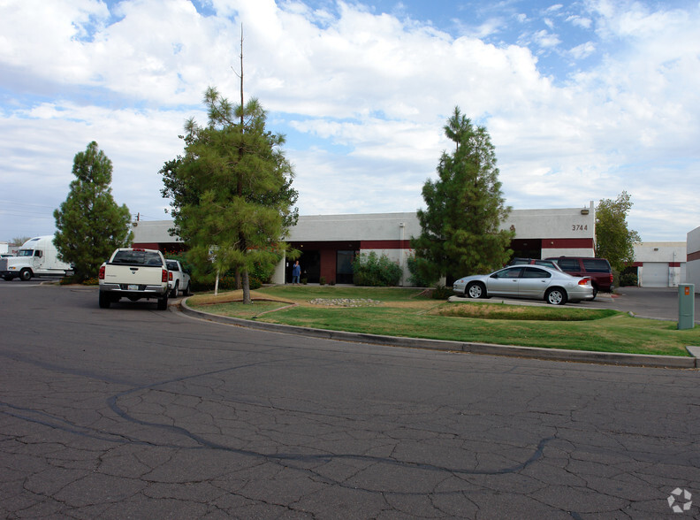 Primary Photo Of 3744 W Roanoke Ave, Phoenix Warehouse For Lease