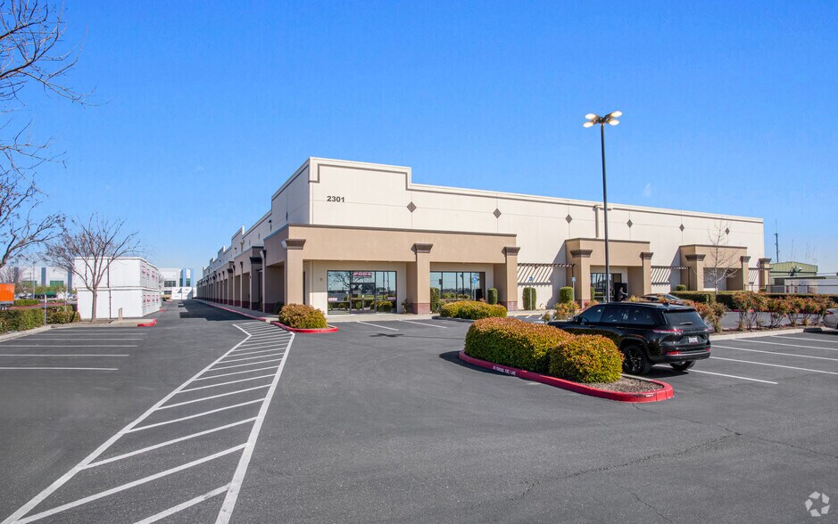 More Photos Of 2301 W Louise Ave, Manteca Distribution For Lease