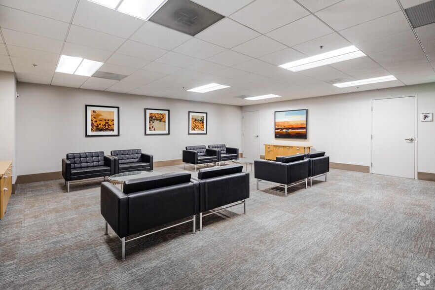 More Photos Of 260 Peachtree St NW, Atlanta Office For Lease