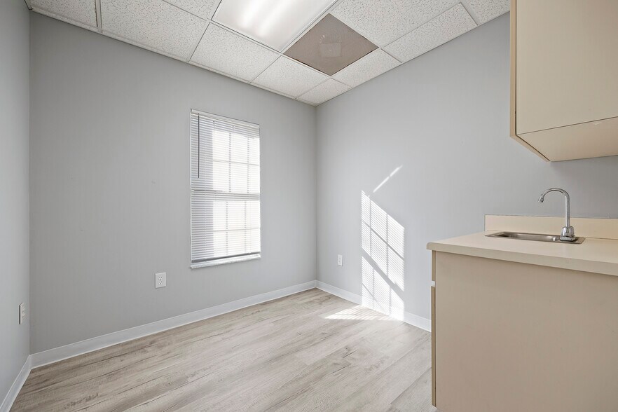 More Photos Of 1283 SW Sr-47, Lake City Medical For Lease