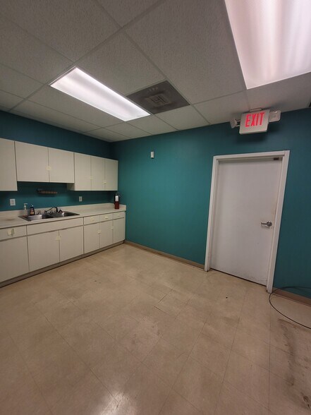 More Photos Of 2810 St Isabel St, Tampa Medical For Lease