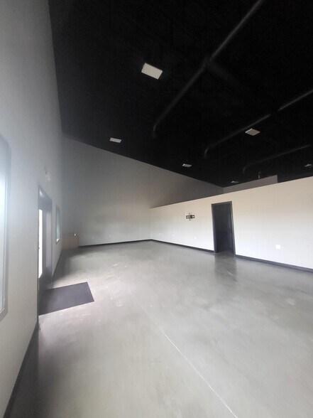 More Photos Of 1131 Lincoln Ave SW, Huron Freestanding For Lease