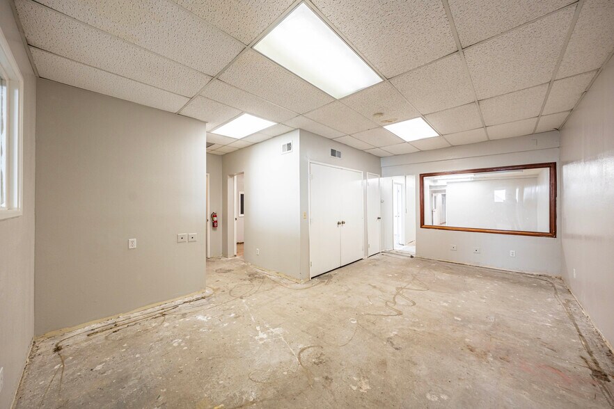More Photos Of 5146 Maine Ave, Baldwin Park Flex For Lease