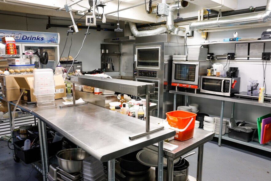 More Photos Of 210 Hale St, Charleston Office For Sale