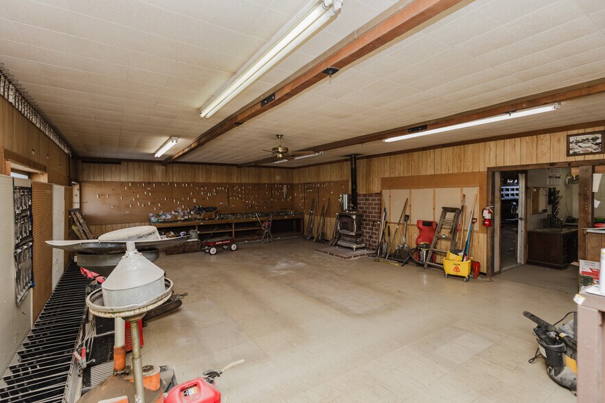 More Photos Of 410 N Commercial Ave, Sedgwick Storefront For Sale