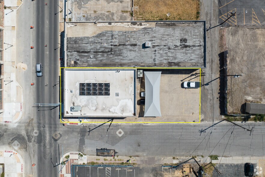 More Photos Of 800 Broadway St, San Antonio Office For Sale