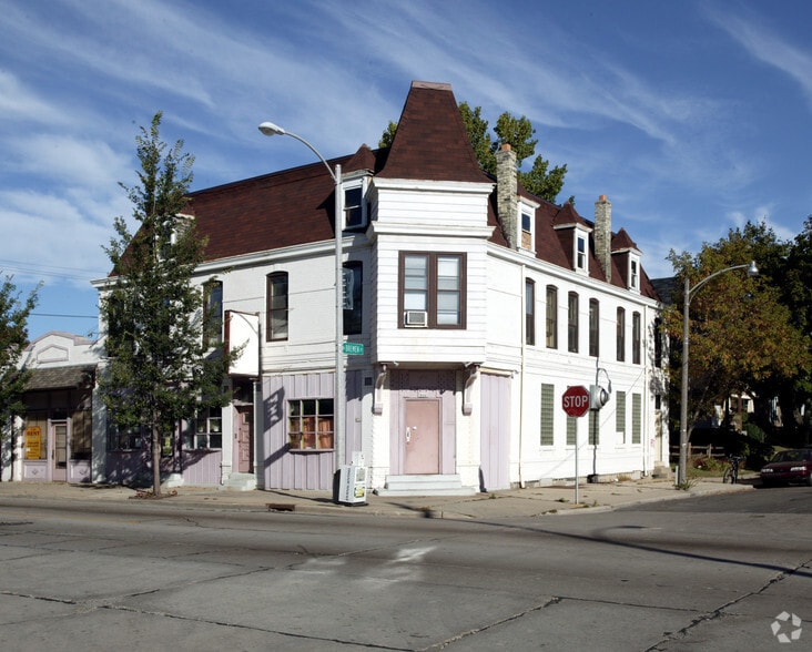 More Photos Of 820-832 E Locust St, Milwaukee Storefront For Sale