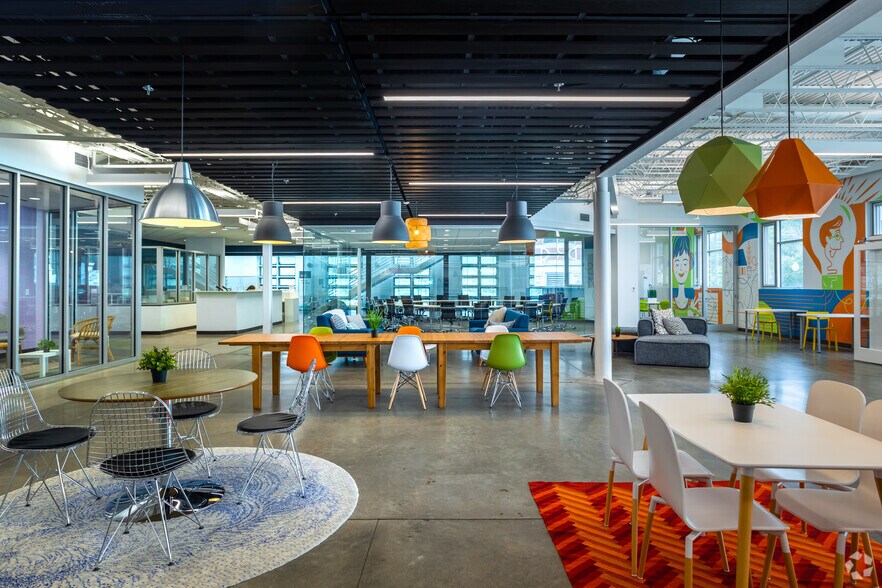 More Photos Of 300 E 39th St, Kansas City Office For Lease