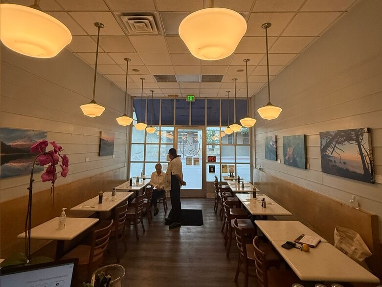 Primary Photo Of 28 N Los Robles Ave, Pasadena Storefront For Lease