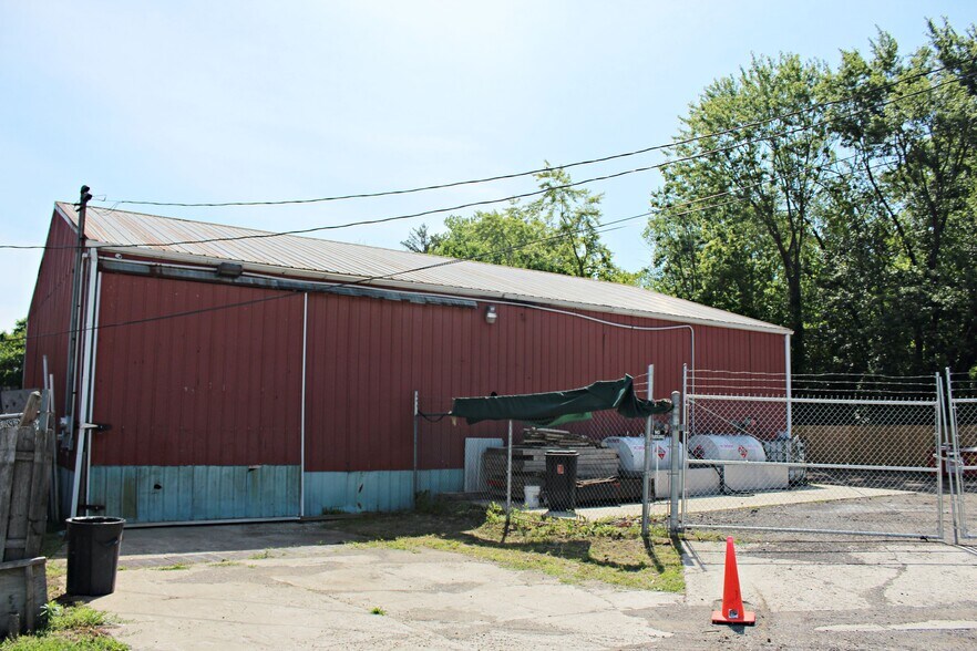 More Photos Of 6455 Massachusetts Ave, Indianapolis Flex For Lease