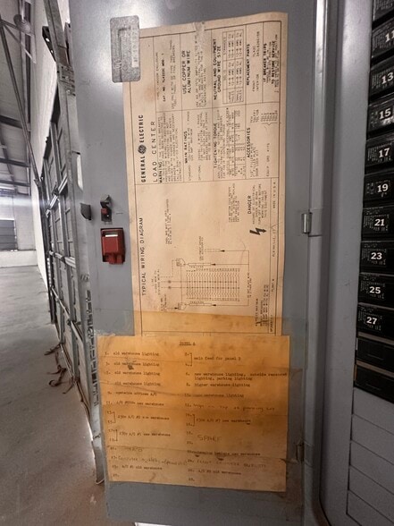 More Photos Of 2401 Alameda Ave, El Paso Showroom For Lease