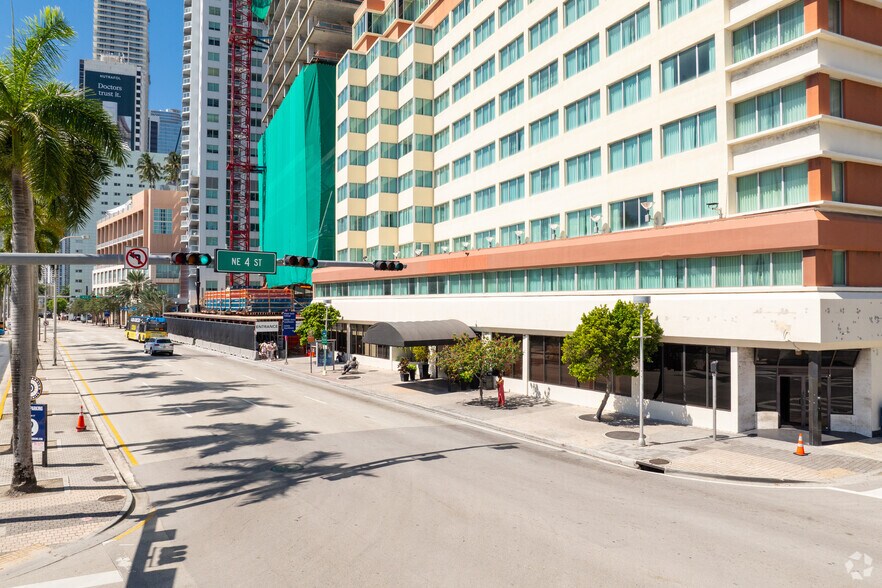 More Photos Of 340 Biscayne Blvd, Miami Hotel For Sale