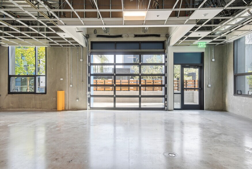 More Photos Of 3081-3085 N Hollywood Way, Burbank Loft Creative Space For Lease
