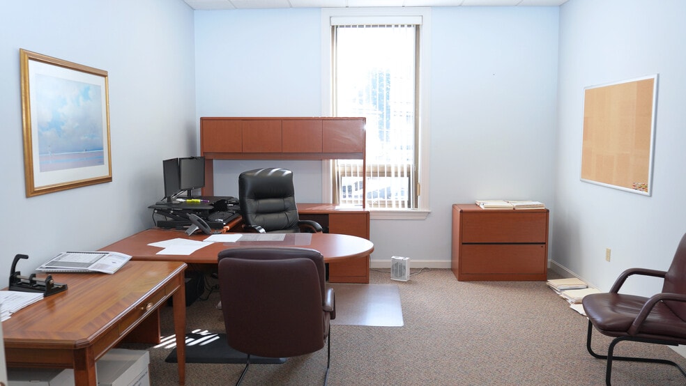 More Photos Of 308 Bay St, Taunton Office For Sale