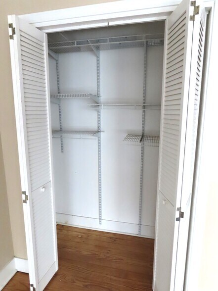 More Photos Of 1923 S Beckham Ave, Tyler Office Residential For Lease