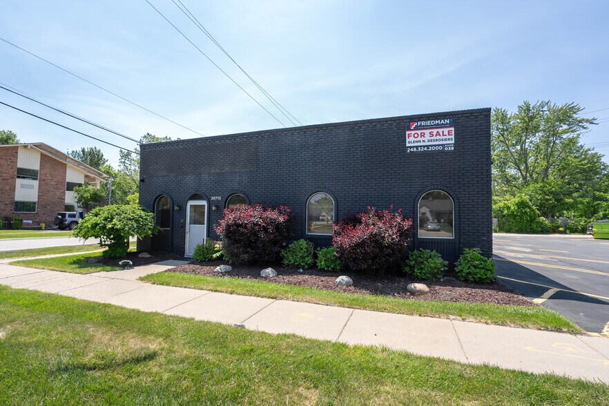More Photos Of 28715 Greenfield Rd, Southfield Office For Sale