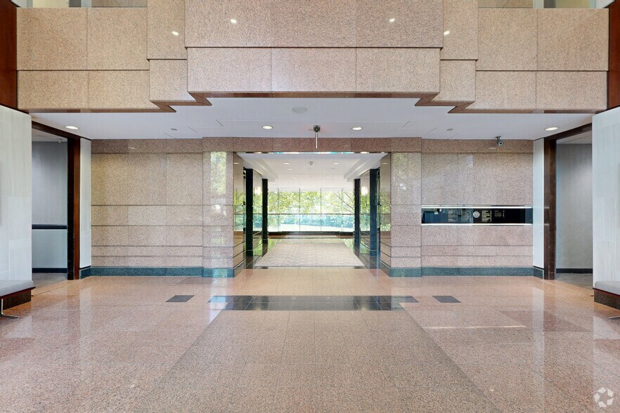More Photos Of 100 Crescent Centre Pky, Tucker Office For Lease