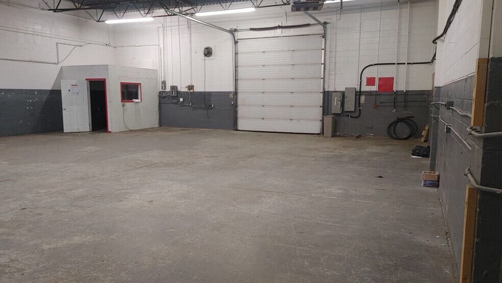 More Photos Of 9912 72 Ave NW, Edmonton Industrial For Lease