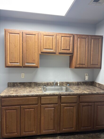 More Photos Of 9708 NW 6th St, Oklahoma City Distribution For Lease