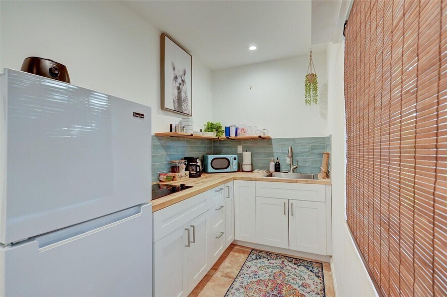 More Photos Of 1944 NE 5th St, Deerfield Beach Apartments For Sale