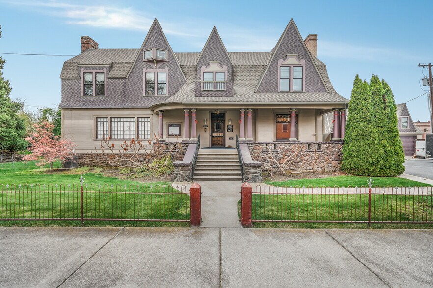 Primary Photo Of 233 SE 4th St, Pendleton Restaurant For Sale