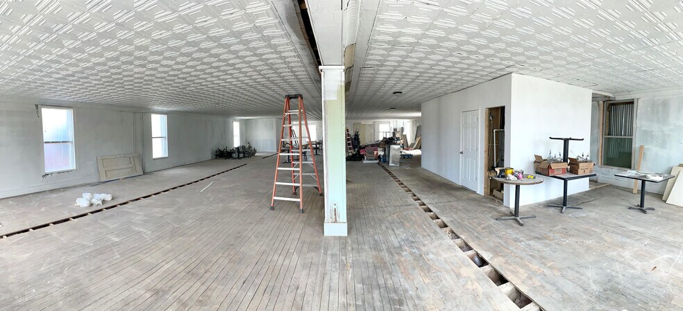 More Photos Of 111 E Archer St, Jacksboro Restaurant For Lease