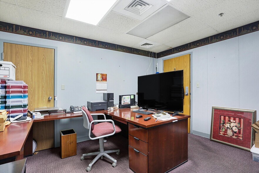 More Photos Of 35 S Main St, Batesville Warehouse For Sale