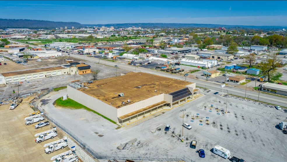 More Photos Of 1600 E 23rd St, Chattanooga Supermarket For Lease