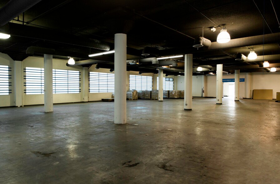 More Photos Of 2700 S Grand Ave, Los Angeles Warehouse For Sale