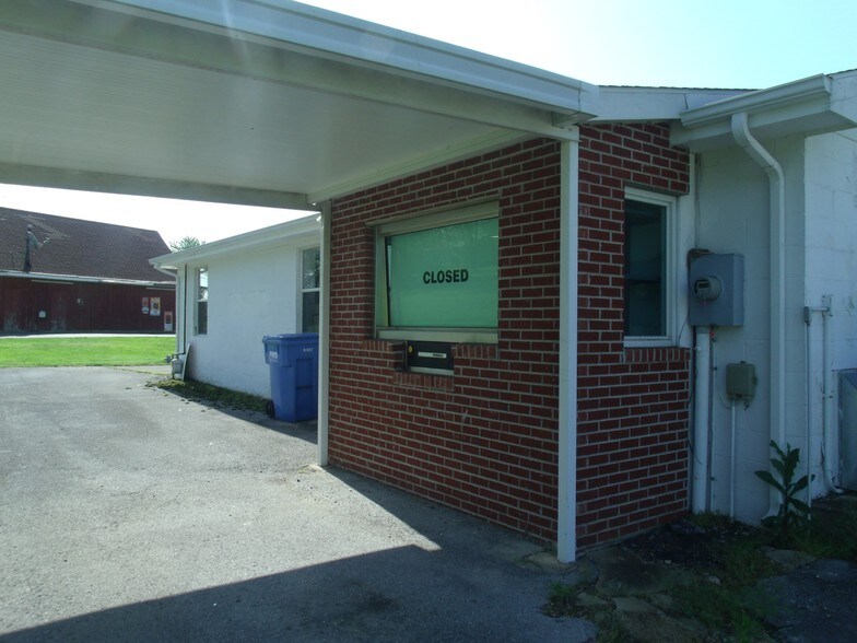 More Photos Of 1000 Elm St, Fulton Freestanding For Sale