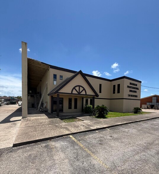 More Photos Of 110 Heather Ln, Lake Jackson Industrial For Sale