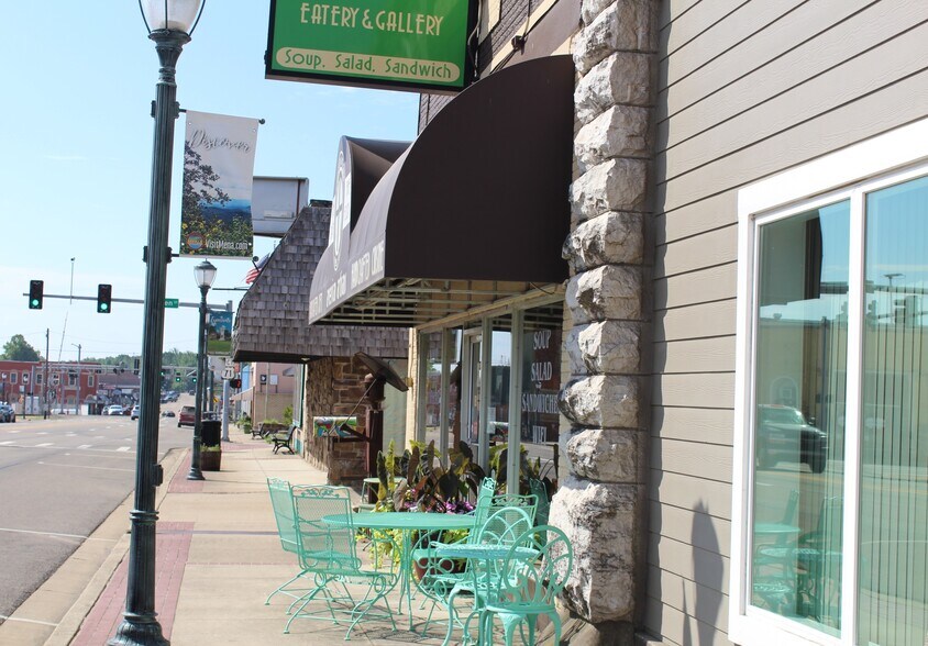 More Photos Of 615 Mena St, Mena Restaurant For Sale